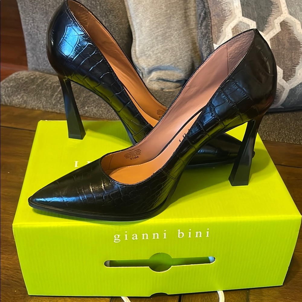 Gianni Bini Black Croc-Embossed Heels